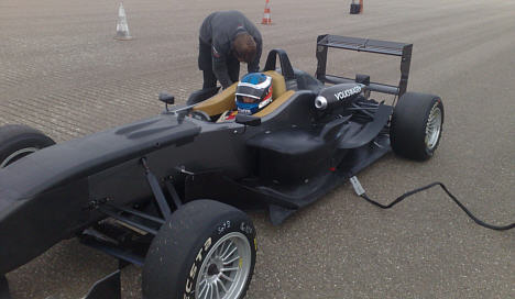 De sidste forberedelser før den første tur i Dallara-Volkswagen 2009.